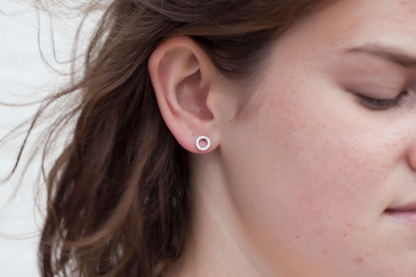 Ohrstecker Kreis mit Zirkoniasteinen aus Silber
