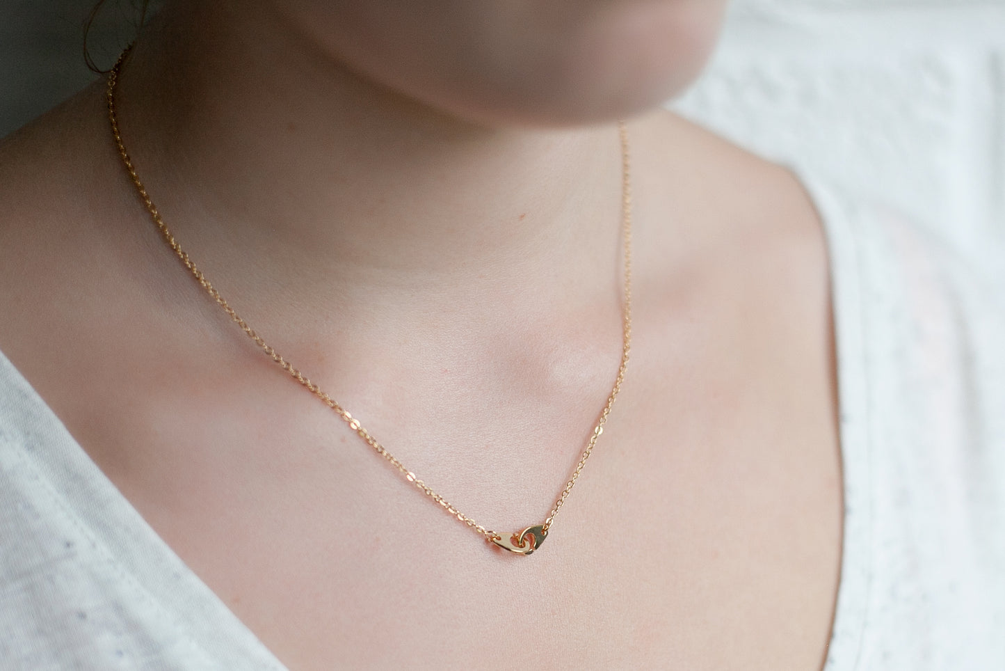 Kette mit Handschellen vergoldet