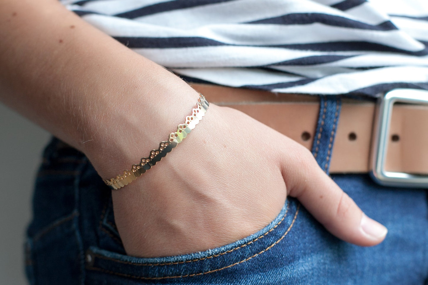 detaillierter Armreif 16 Karat vergoldet