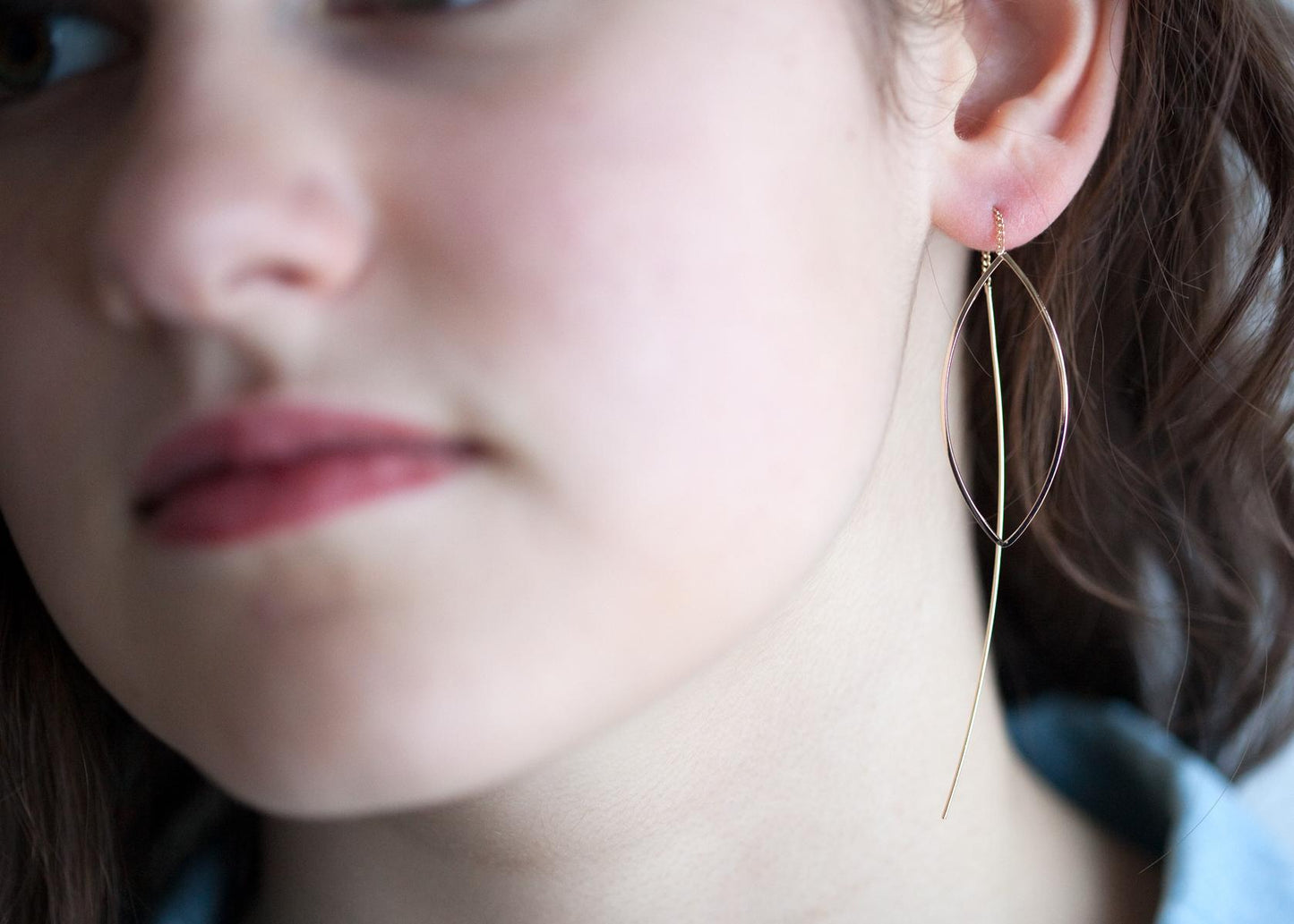 Durchzieher-Ohrringe mit ovalem Element