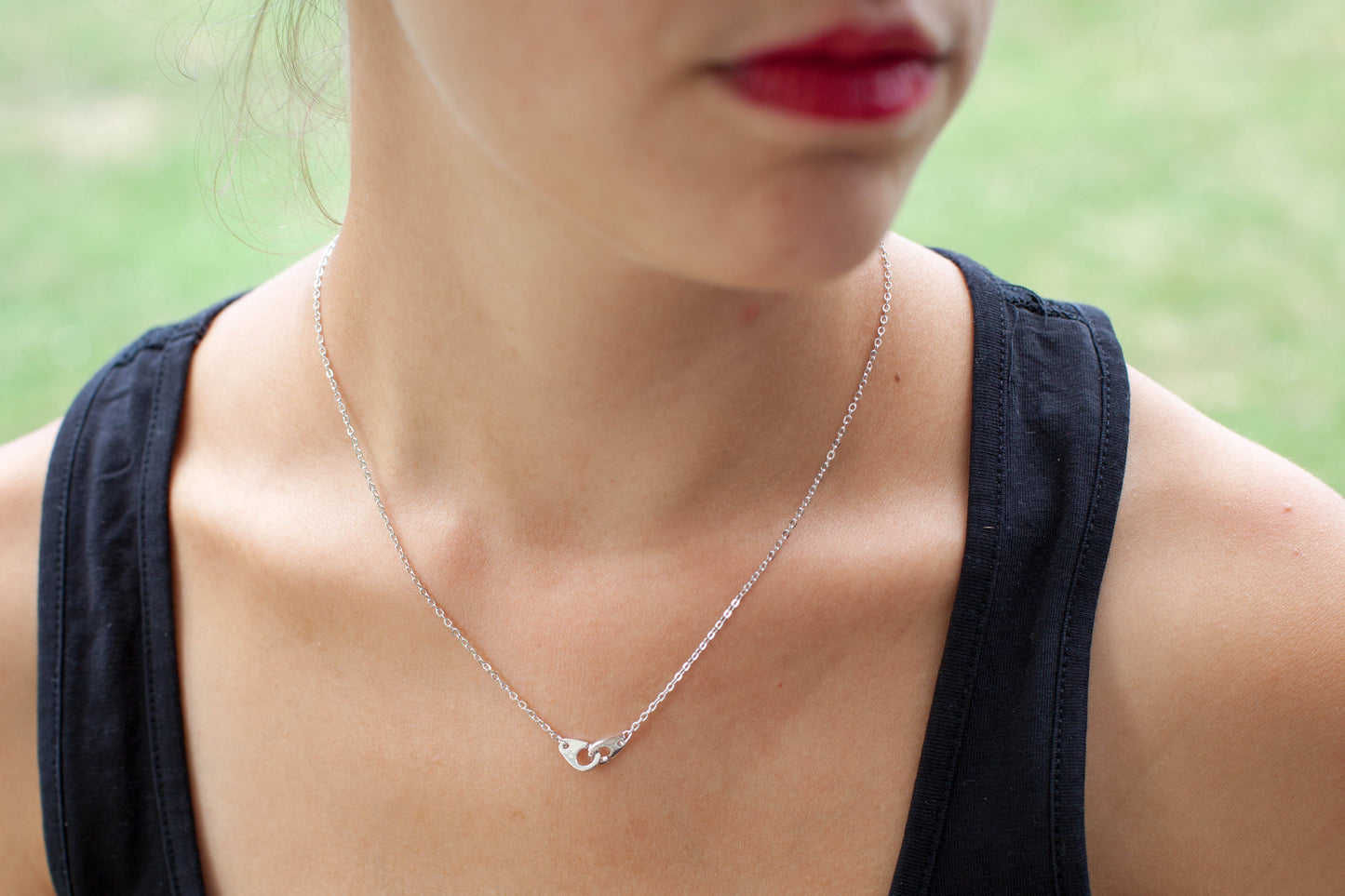 Kette mit Handschellen aus Silber