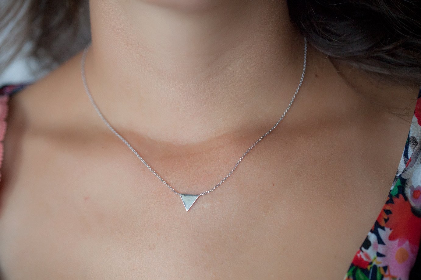 Kette mit kleinem Dreieck-Anhänger aus Silber