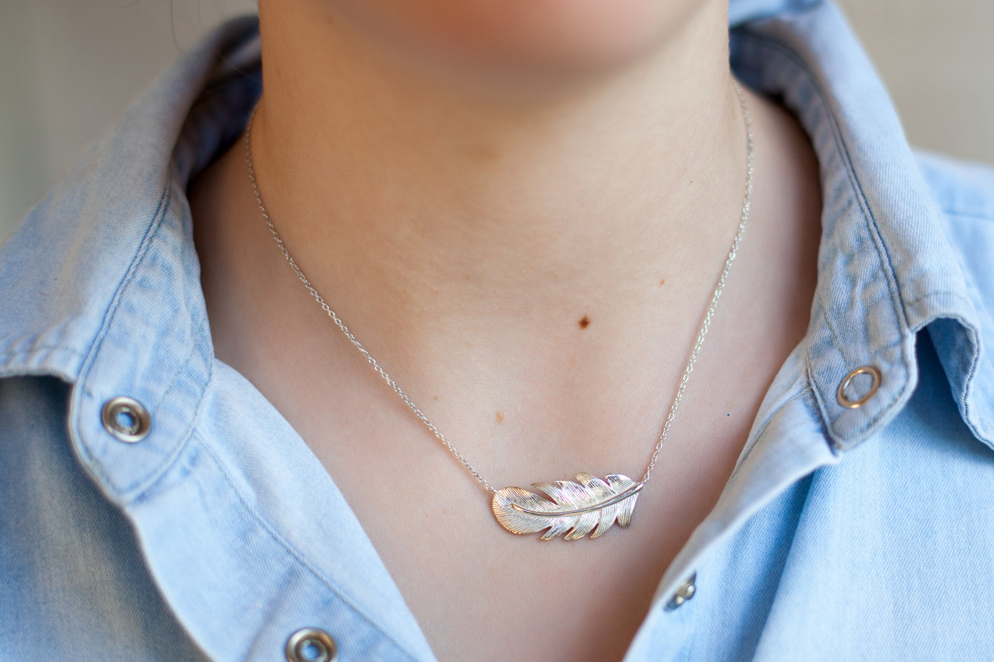 Halskette mit Feder aus 925er Silber