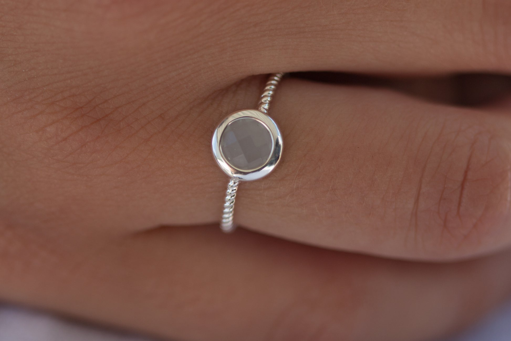 Schöner Silberring 925 mit eingefasstem Stein