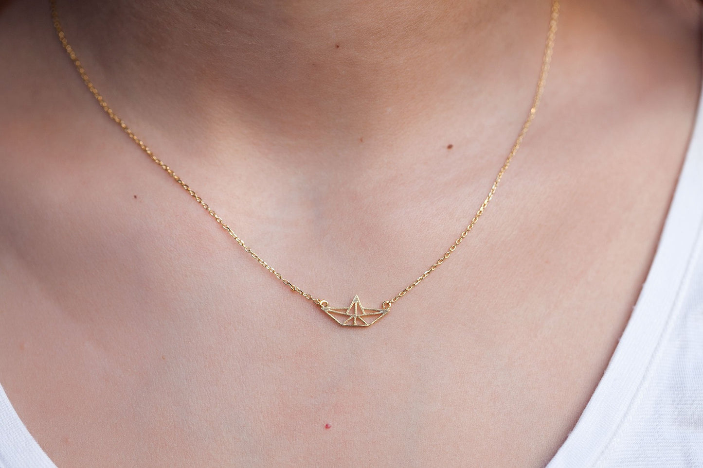 Kette mit Origami Papierschiff goldfarben