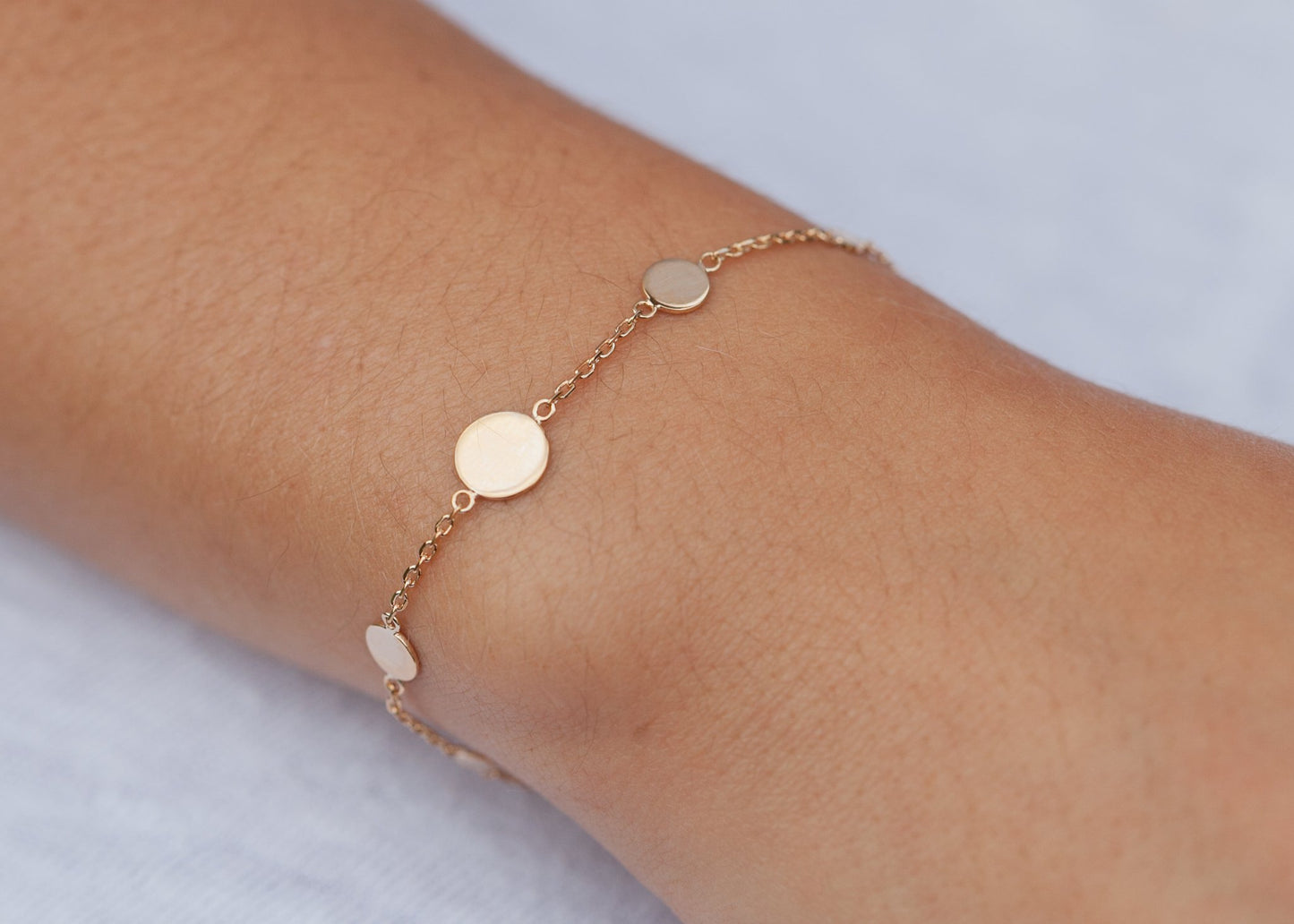 Armband mit 7 Plättchen vergoldet - Boho Armband für Damen