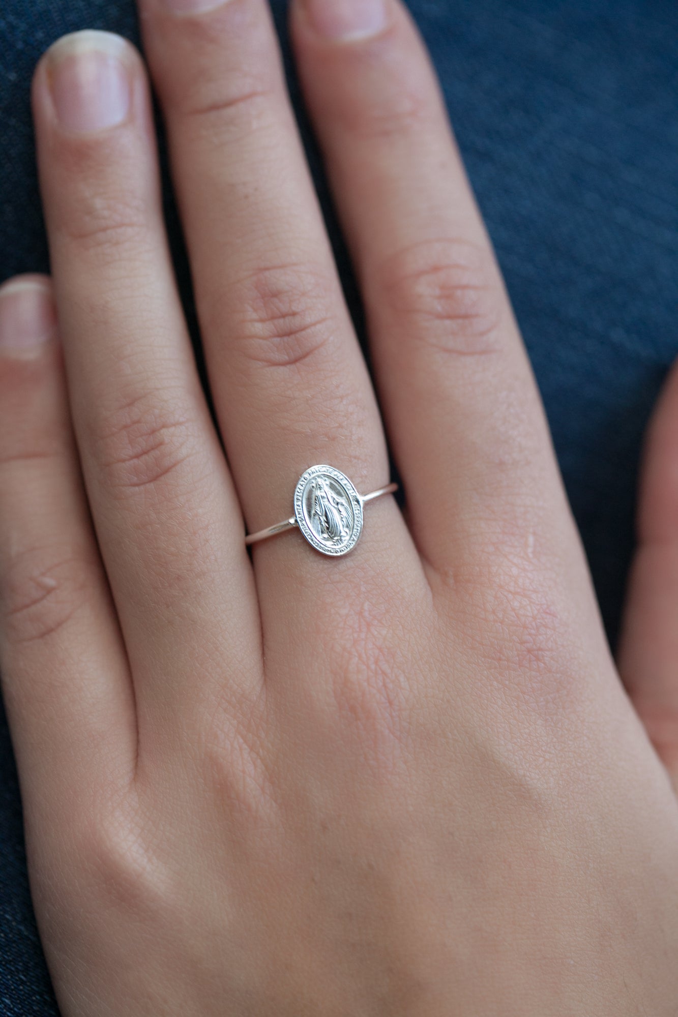 Ring mit Madonna aus Silber