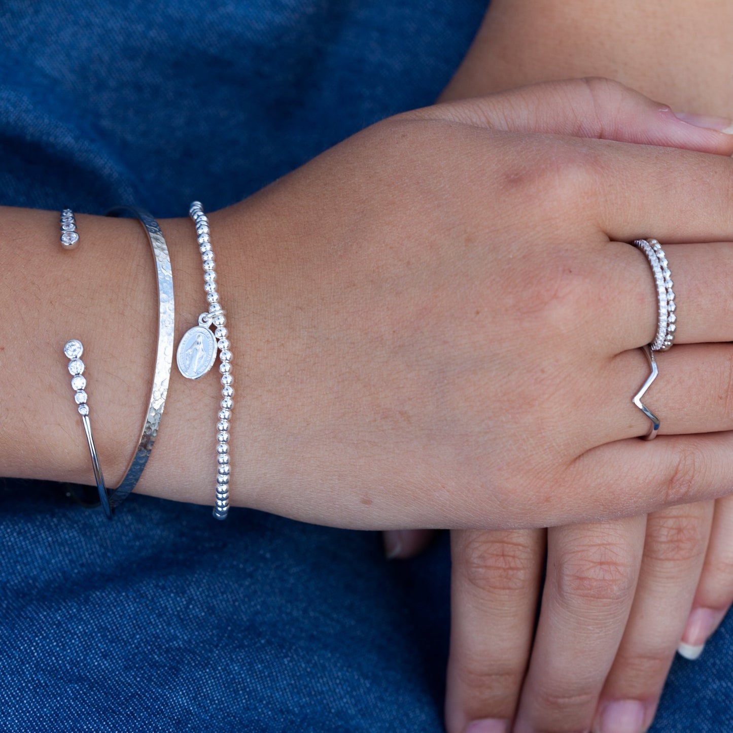 Kugelarmband mit Jungfrau Maria aus 925er Silber – Symbolische Eleganz und zeitlose Schönheit