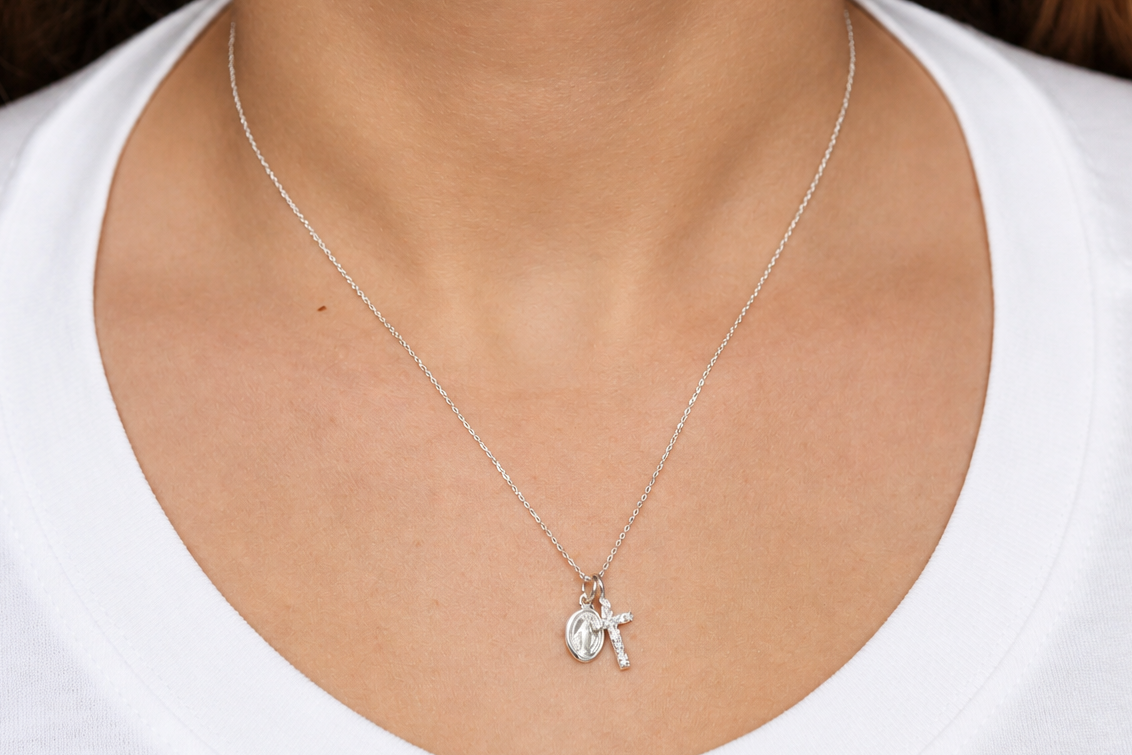 Halskette mit Marienmedaille und Kreuz mit Zirkonia aus 925 Silber