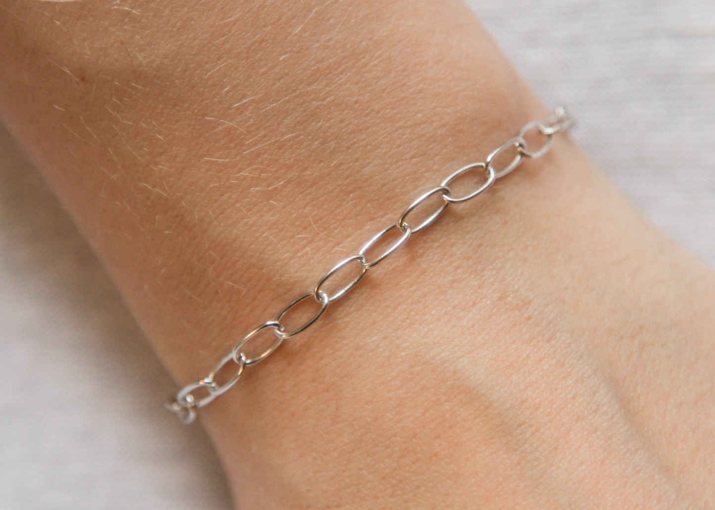 Elegantes Armband aus 925er Silber mit länglichen Kettengliedern – perfekt zum Solo-Tragen oder zum Kombinieren.