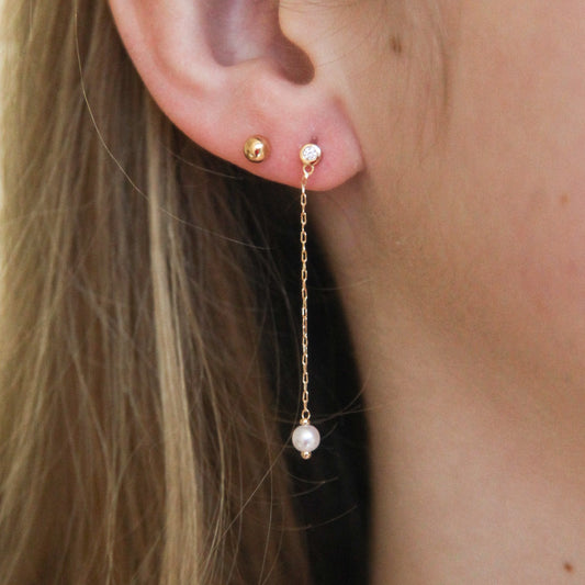 Ohrhänger mit weißer Süßwasserperle und Strass - 16K vergoldet