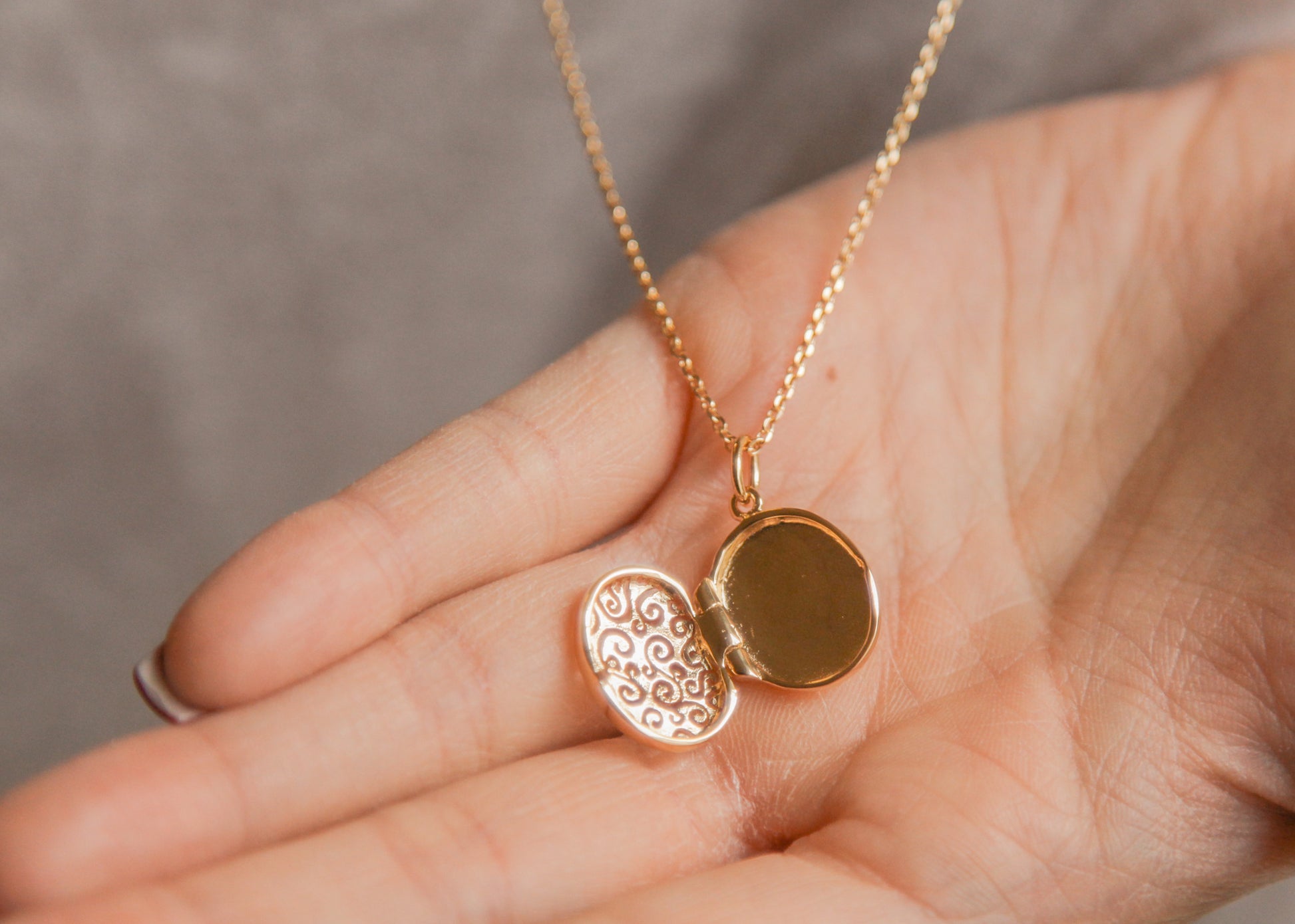 Lange Kette mit Oval Foto Medaillon vergoldet