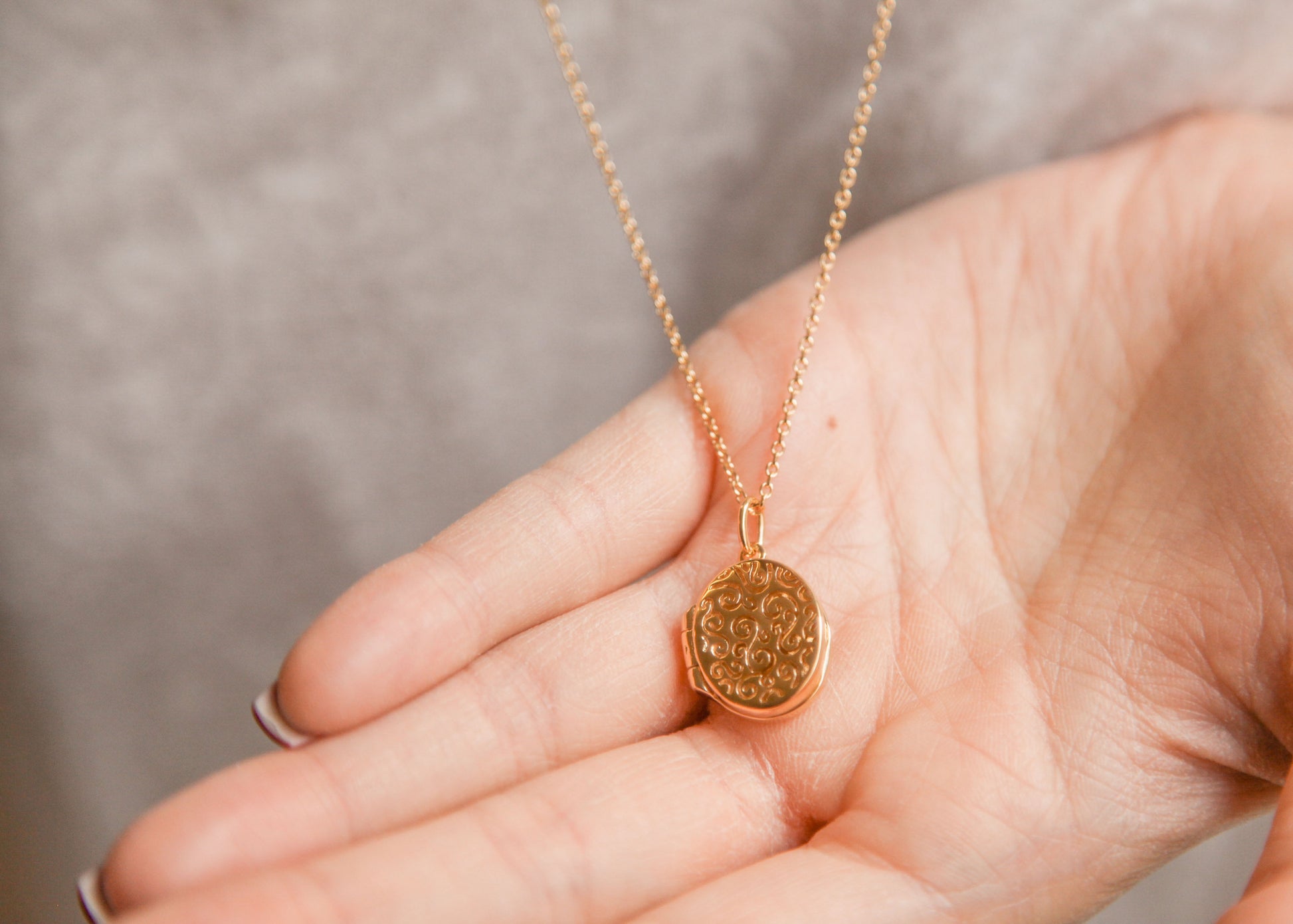 Lange Kette mit Oval Foto Medaillon vergoldet