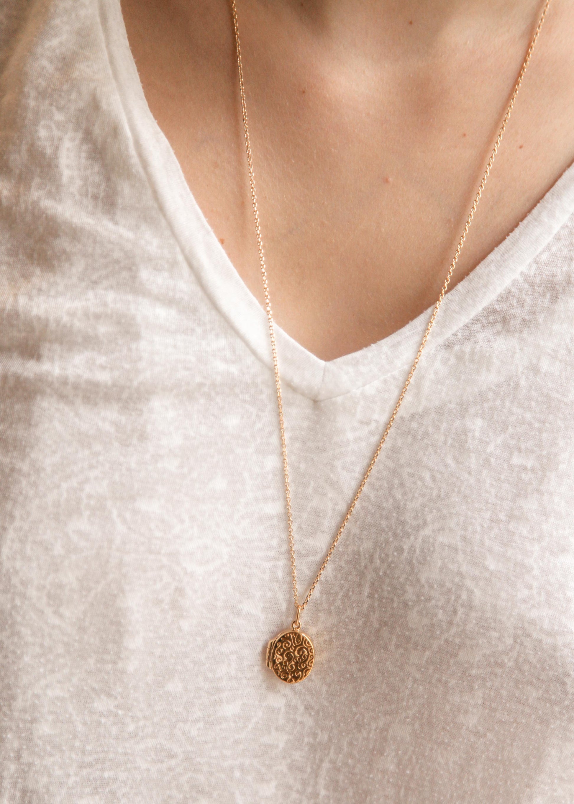 Lange Kette mit Oval Foto Medaillon vergoldet