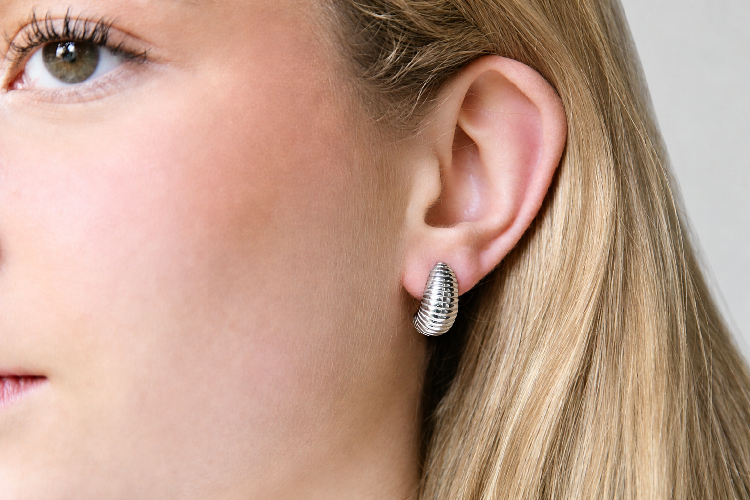 Silber Ohrringe Damen – Bombierte Tropfenform aus 925er Silber, eleganter moderner Look