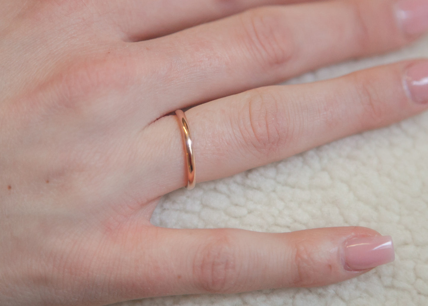 Zarte Eheringe in Roségold
