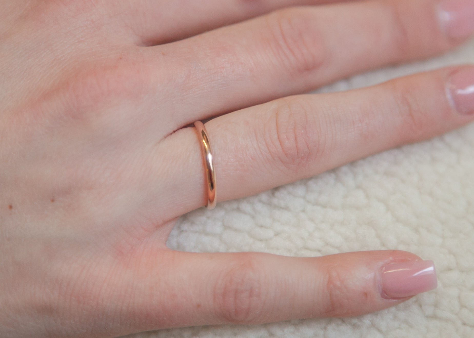 Zarte Eheringe in Roségold