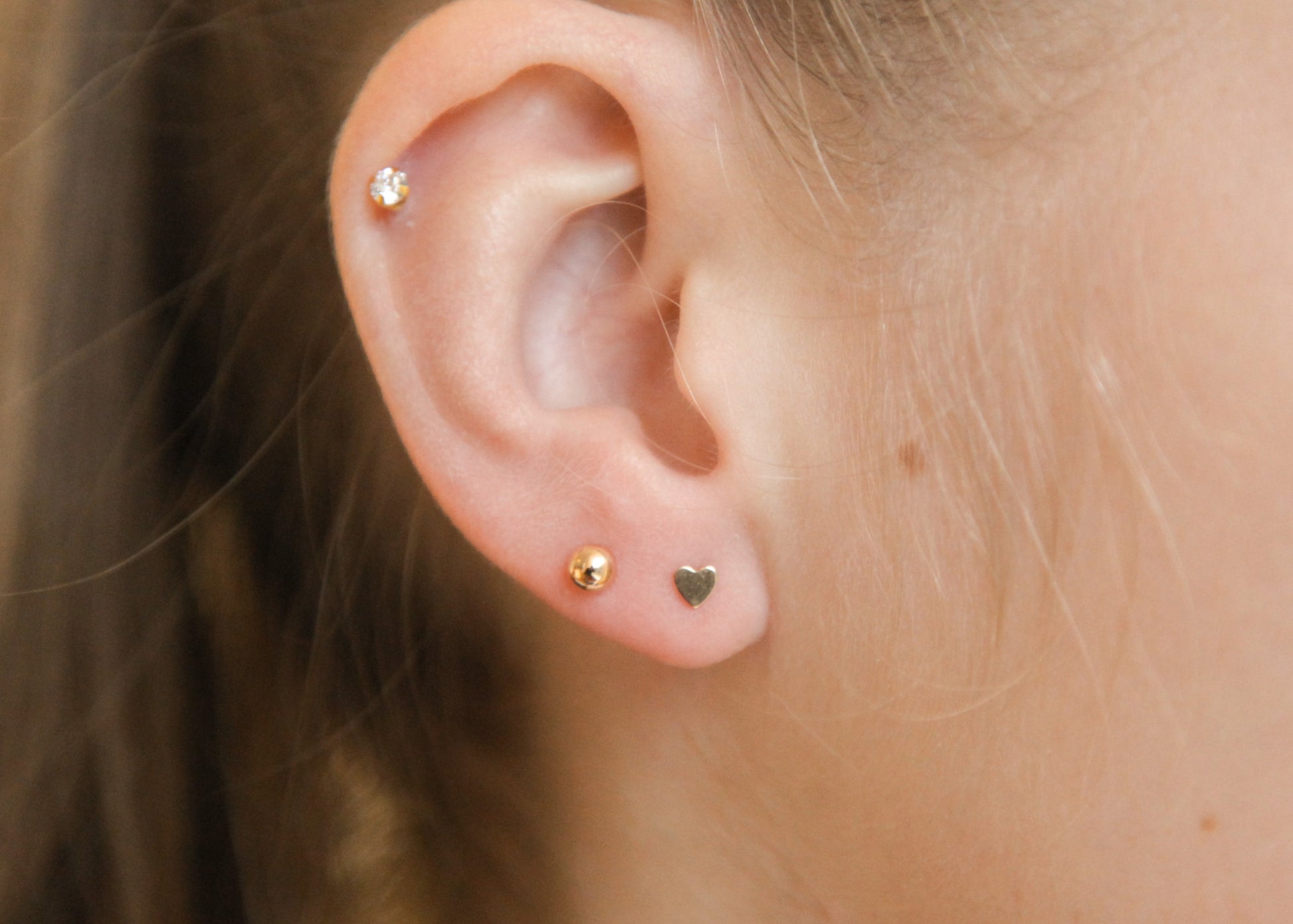 Vergoldete Herz Ohrringe – kleine goldene Ohrstecker, hypoallergen