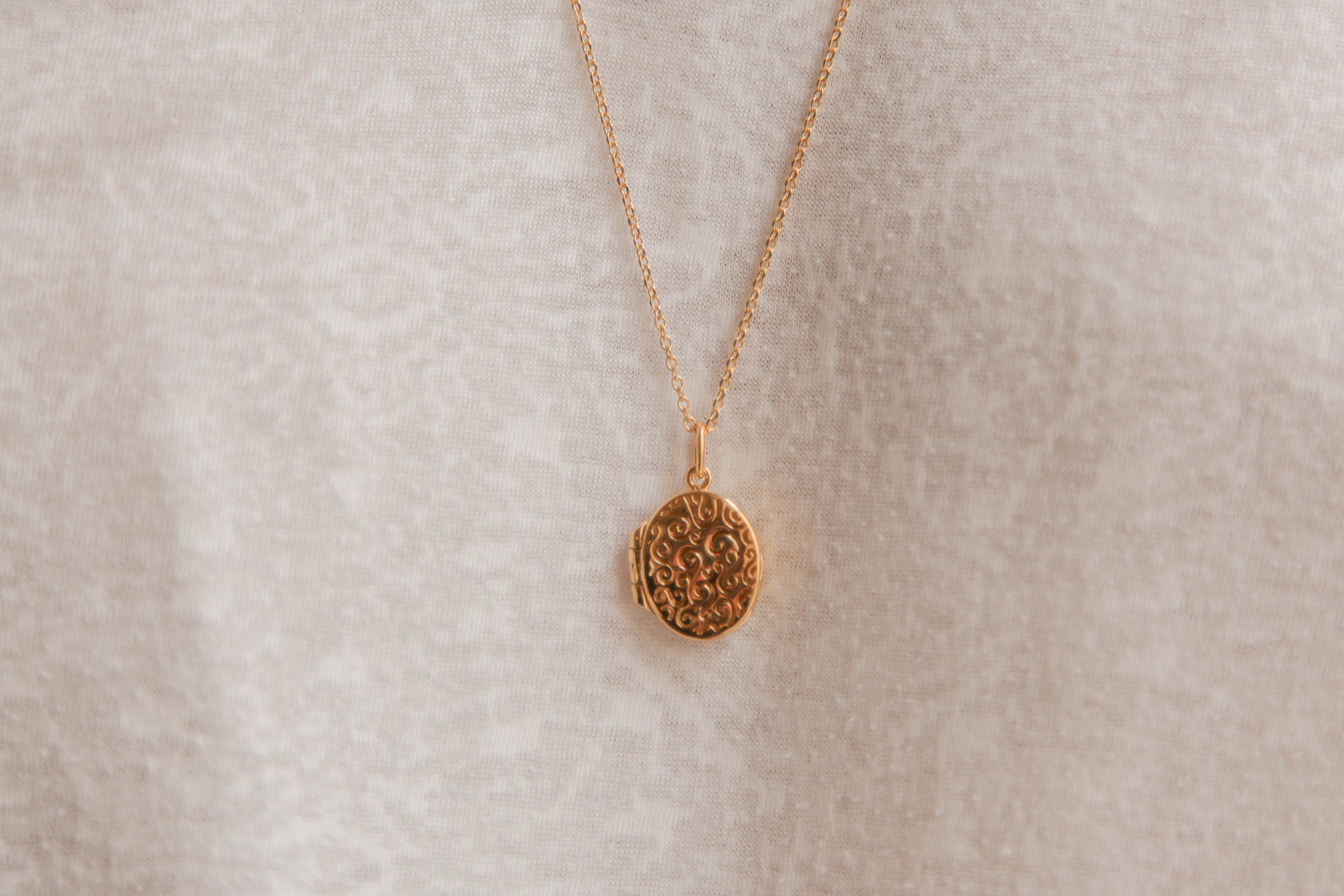 Lange Kette mit Oval Foto Medaillon vergoldet