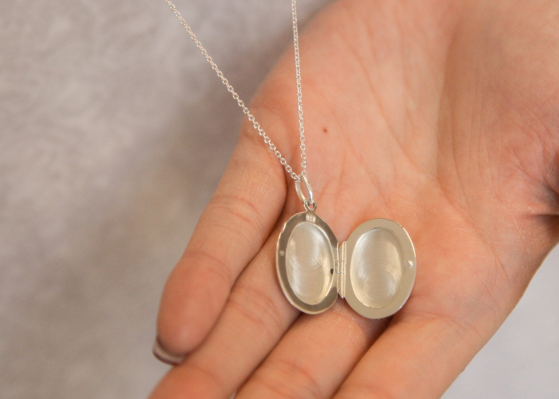 Lange Kette mit Foto Medaillon aus Silber