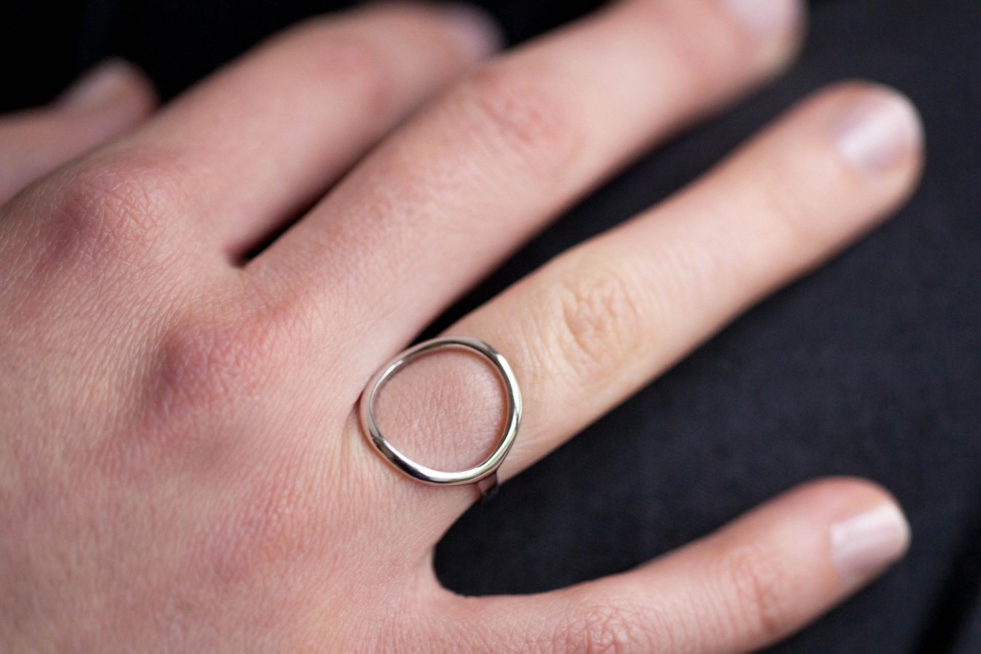 Ring mit Kreis aus Silber