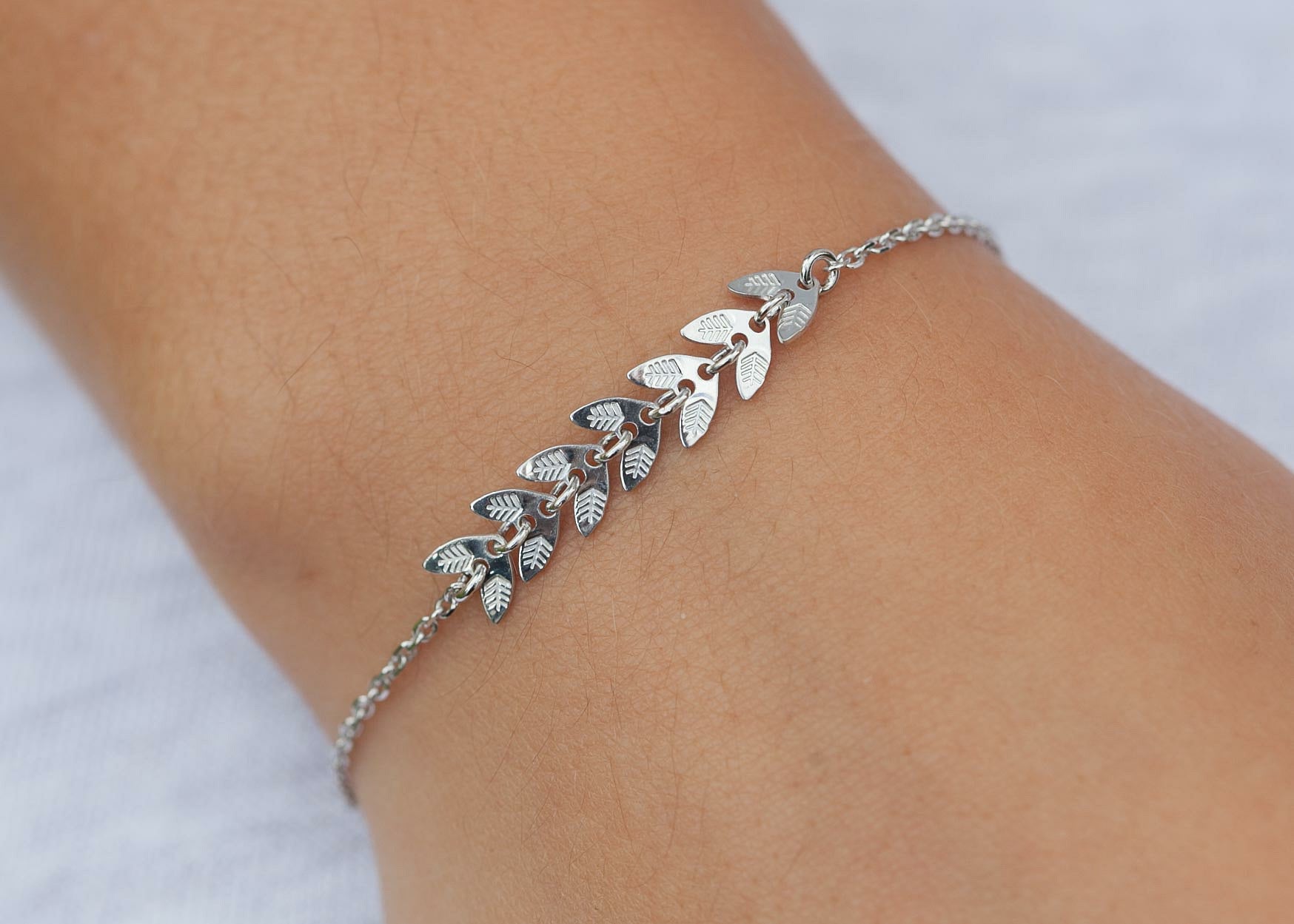 Romantisches Armband mit Blättern aus Silber