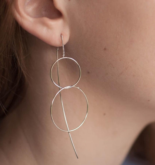Durchzieher-Ohrringe mit verschlungenen Ringen
