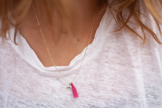 Kette mit Love-Anhänger und Quaste aus Silber