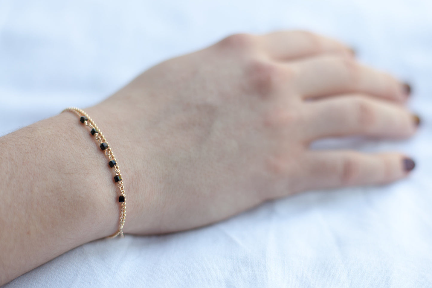 Zweireihige Armband mit schwarzen Perlen vergoldet