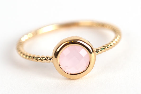 Ring mit rosa Stein, vergoldet