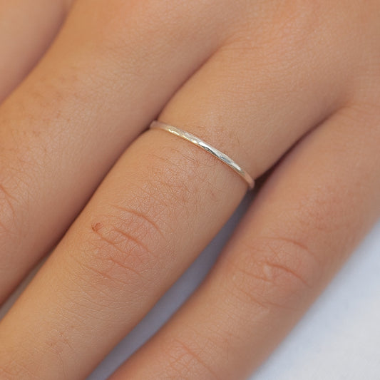 Stapelring, Minimalistischer Ring gehämmert aus Silber